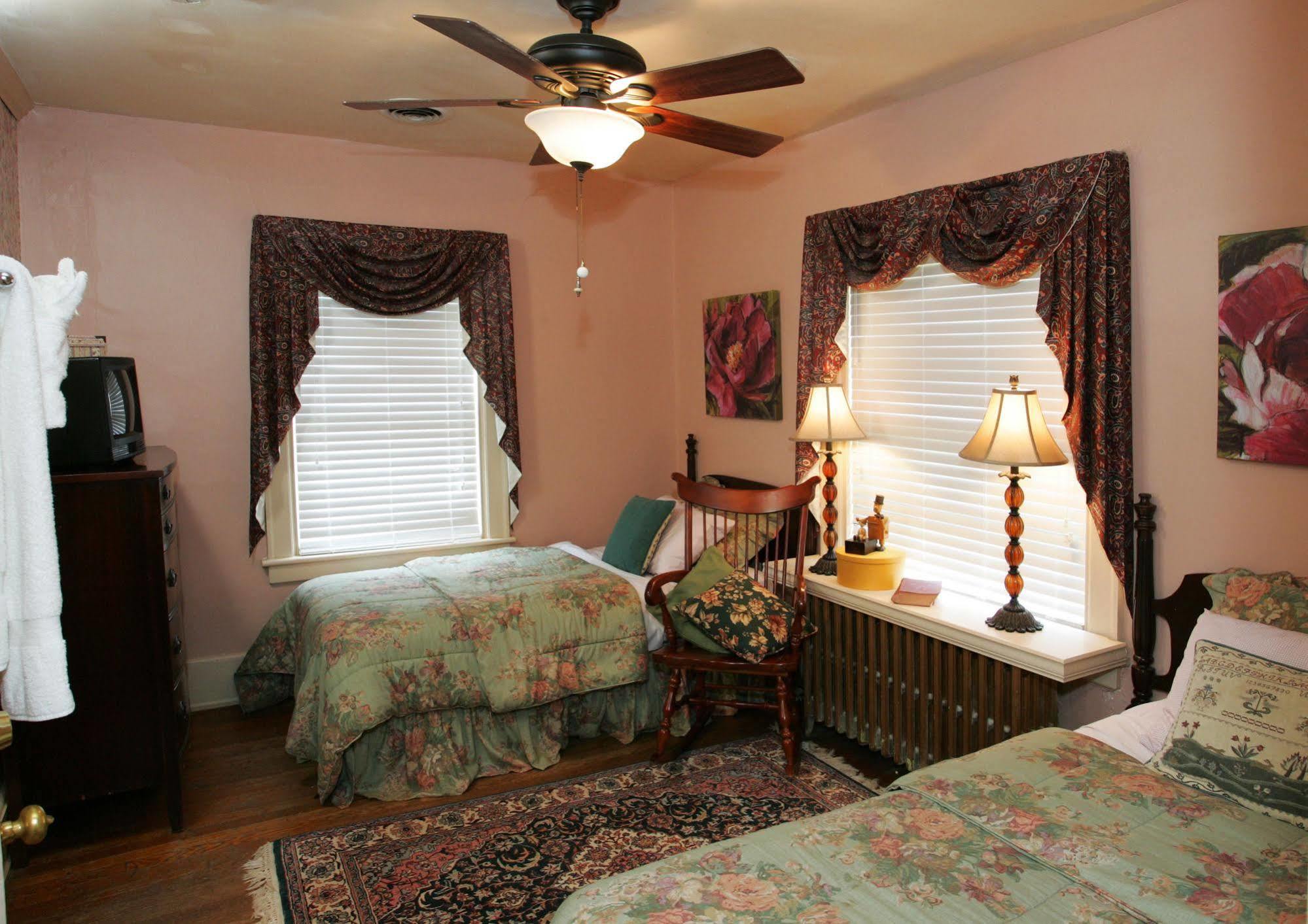 Williamsburg Manor B&B Екстериор снимка