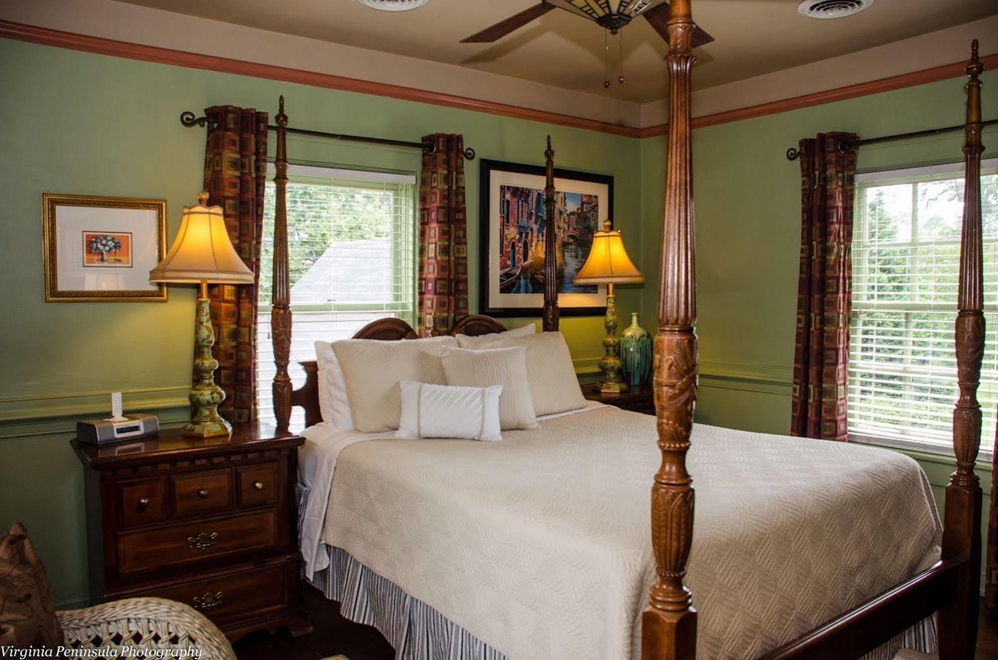Williamsburg Manor B&B Екстериор снимка